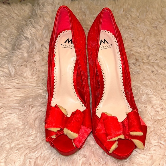 shoedazzle red heels
